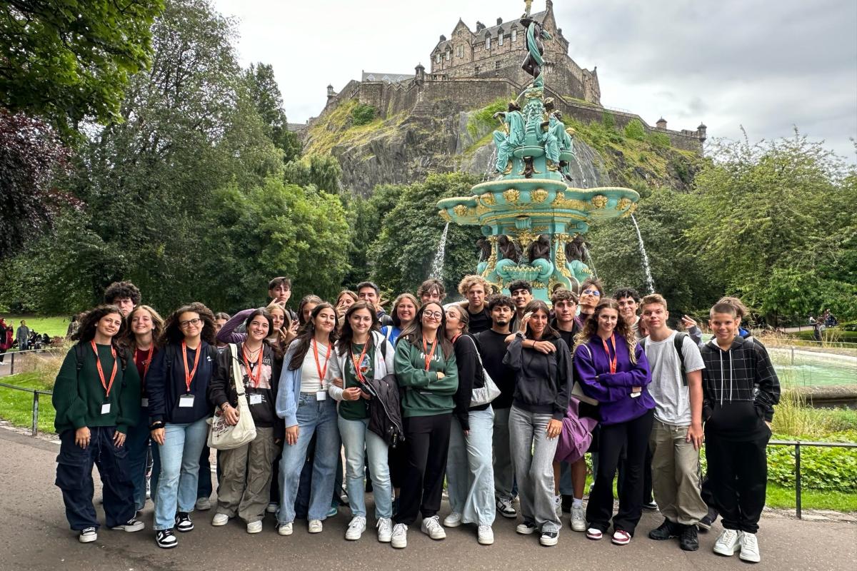 young students in front of Edinburgh's castle